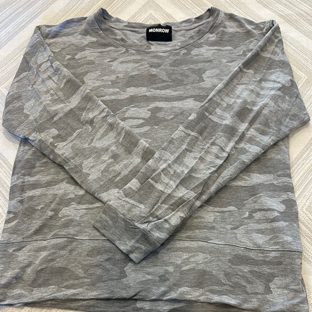 Monrow Women’s Gray Camouflage Long Sleeve Shirt - Size M
